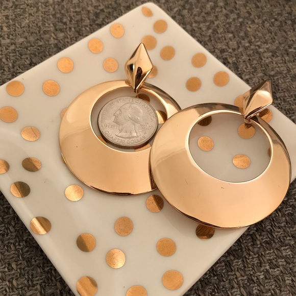 Retro Gold Hoop Earrings - Picture 3 of 5